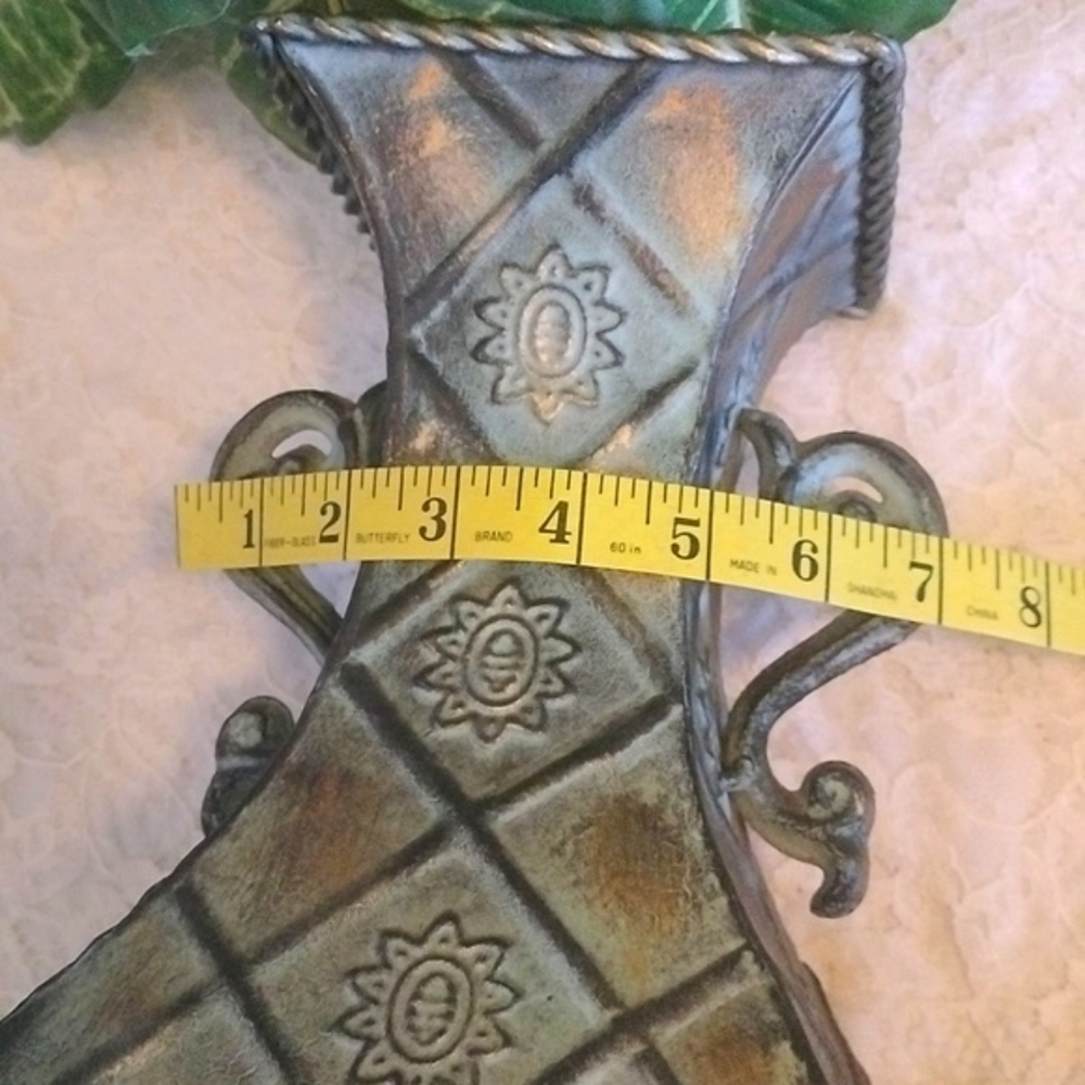 ⚜️ Decorative Metal Footed Vase - Picture 11 of 13